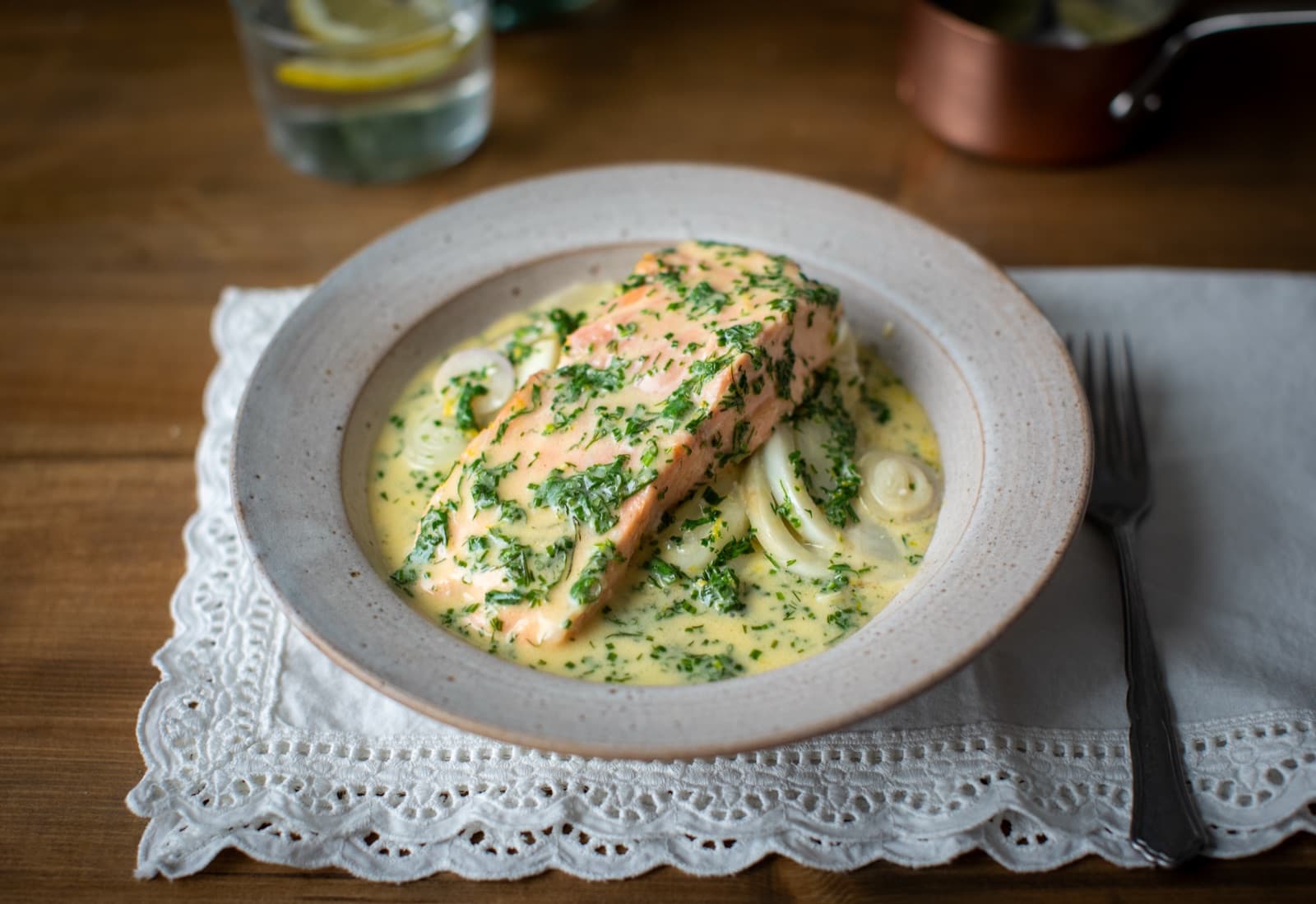 Salmon ‘en papillote’ with leeks, fennel and butter sauce